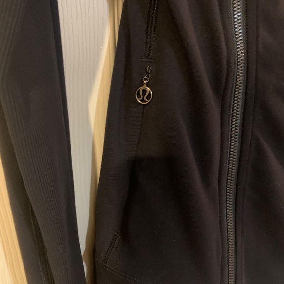 LuLu Lemon Black Zip Jacket sz 8 - Picture 4 of 8